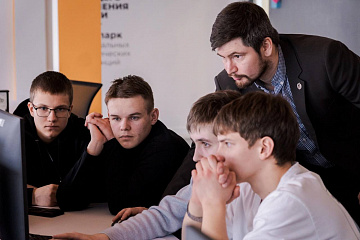 В Доме научной коллаборации состоялась «Научная мозгобойня» среди команд школьников